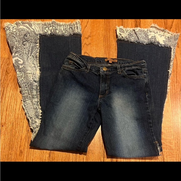 Vintage Arden B flare legs boho jeans with paisley accents - Picture 7 of 10